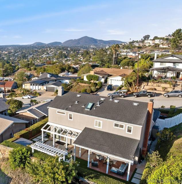 7953 Cinthia St, La Mesa CA: https://media.crmls.org/mediaz/97942300-2f9f-4397-89a1-6462732ba403.jpg