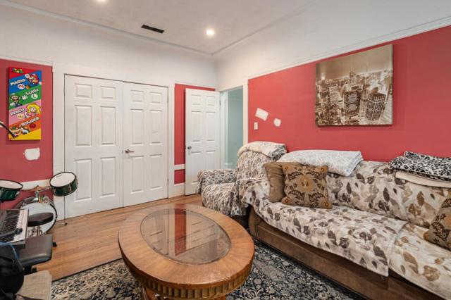 373 Winchester Street, Daly City CA: https://media.crmls.org/mediaz/9794388e-c8a1-419e-8024-df6e526d041d.jpg