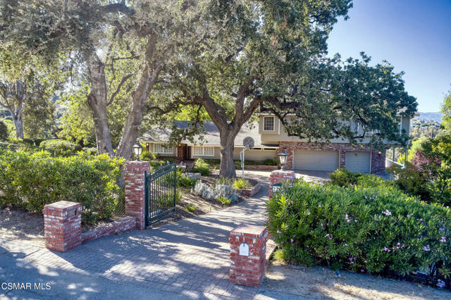 22101 Mulholland Drive, Woodland Hills CA: https://media.crmls.org/mediaz/9794b451-928f-467a-8790-15b2bb9501d4.jpg