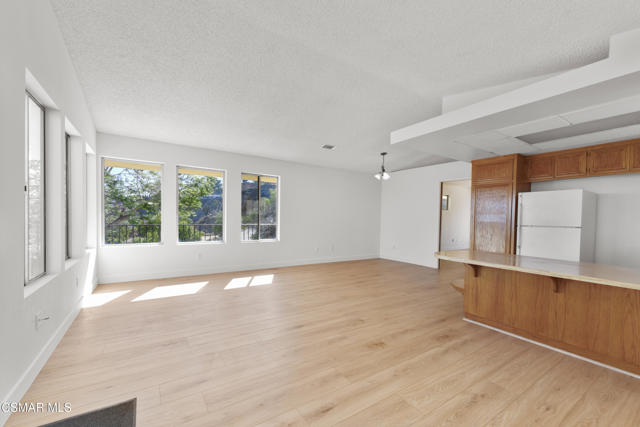 1140 San Clemente Way, Camarillo CA: https://media.crmls.org/mediaz/9794ebfb-41e4-4d68-b3ca-7445c181e5c8.jpg