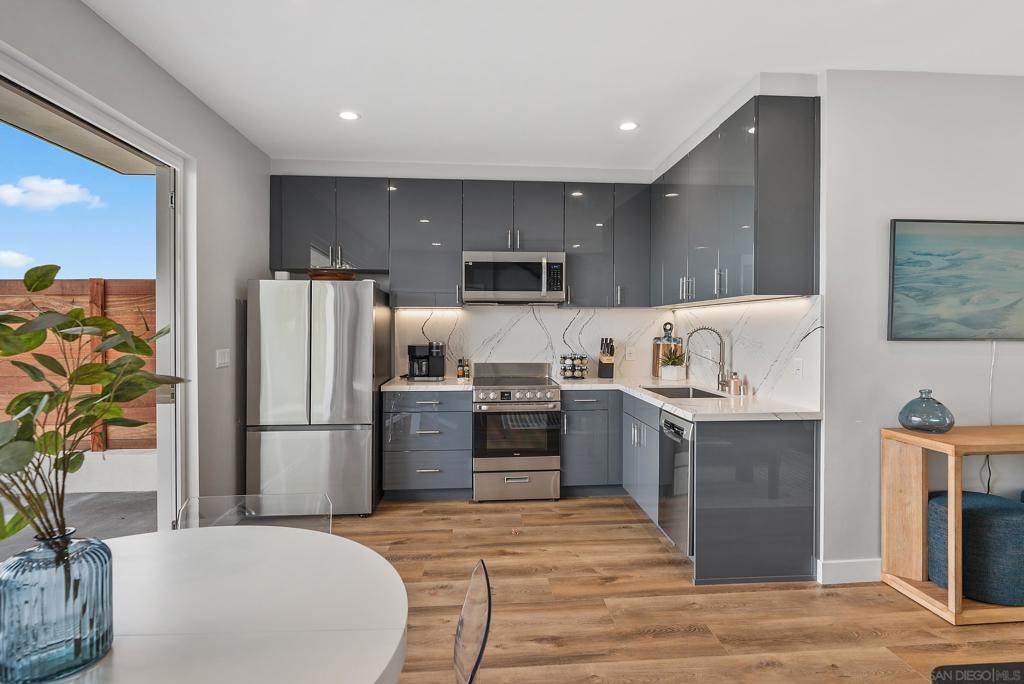 5830 Desert View Dr - photo 2