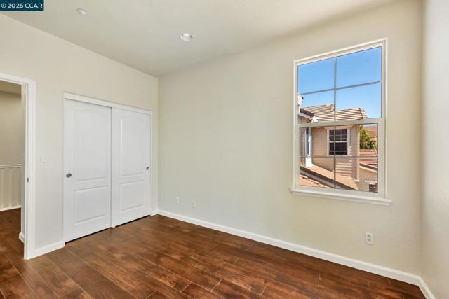 237 Dutra Vernaci Dr, Union City CA: https://media.crmls.org/mediaz/9795589f-9066-40ba-aead-691d69c33c09.jpg
