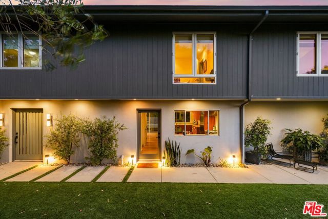 7712 Chandelle Place, Los Angeles CA: https://media.crmls.org/mediaz/9795626c-c3fa-4171-a6ba-32d6bc76e48c.jpg