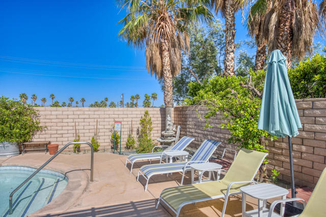 2312 Shannon Way, Palm Springs CA: https://media.crmls.org/mediaz/97959caa-32a9-4436-bc6e-5712955c5162.jpg