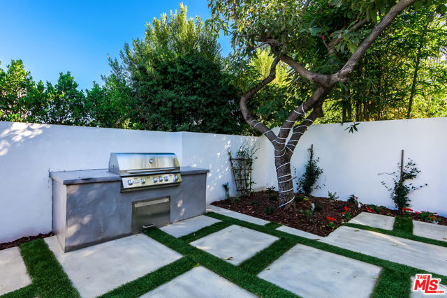 3490 Wonder View Place, Los Angeles CA: https://media.crmls.org/mediaz/9795ab80-2b1d-4d21-be6b-9c71f640242f.jpg