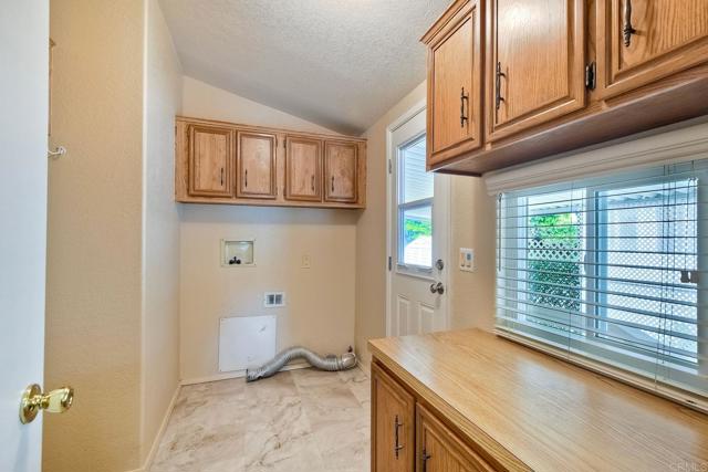 6496 Friendly Place, Carlsbad CA: https://media.crmls.org/mediaz/9795d85e-4af1-4b7e-84d0-996b5da16f59.jpg