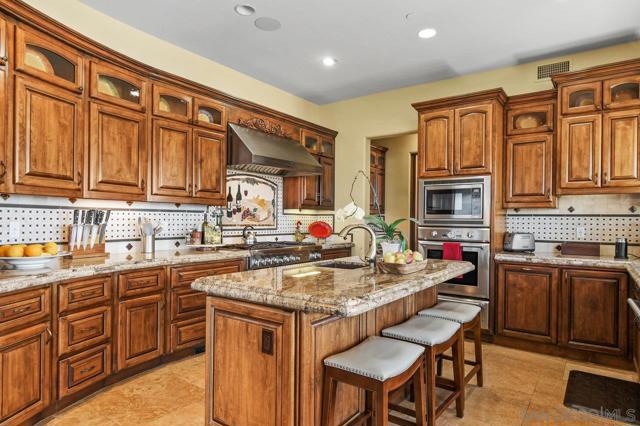 19557 Fortuna Del Este, Escondido CA: https://media.crmls.org/mediaz/97961437-6dd2-40c1-bfe1-eb0660a181f9.jpg