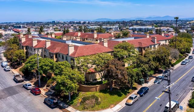 2037 Burton st, San Diego CA: https://media.crmls.org/mediaz/979624aa-103e-4010-9d09-c6b5deb9f0d2.jpg