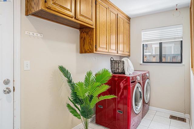 4325 Monterey ct, Discovery Bay CA: https://media.crmls.org/mediaz/97978eb1-af6e-48e4-9b04-ded4f8af809c.jpg