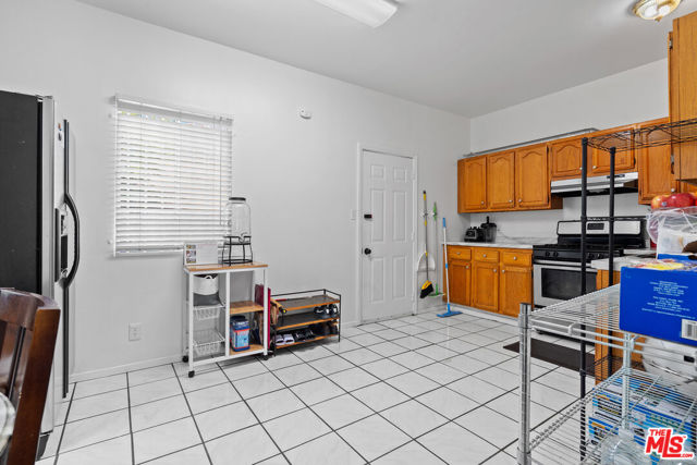 2963 San Marino Street, Los Angeles CA: https://media.crmls.org/mediaz/9797ab8d-c4a9-4ab3-abd8-e8387245c31b.jpg