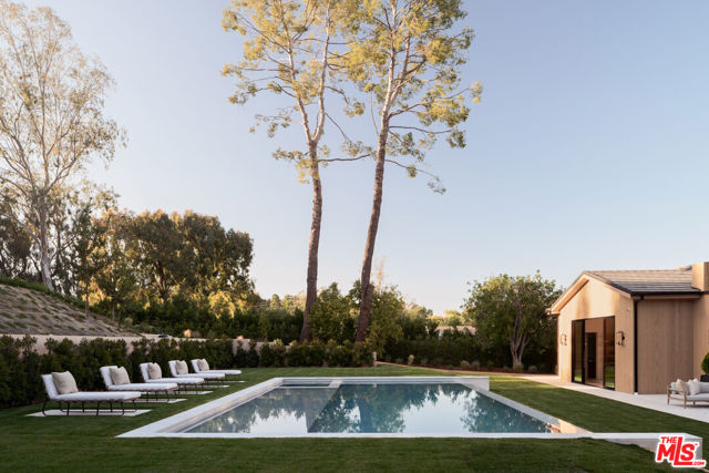 5287 Round Meadow Road, Hidden Hills CA: https://media.crmls.org/mediaz/9798790b-022b-4023-bf43-fd9adaca0868.jpg