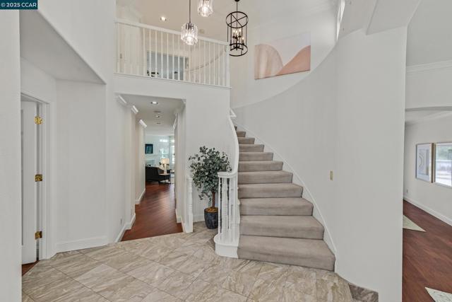 4253 Golden Oak Ct, Danville CA: https://media.crmls.org/mediaz/9798aa49-93c3-4487-be68-b3c63aa8fd2f.jpg