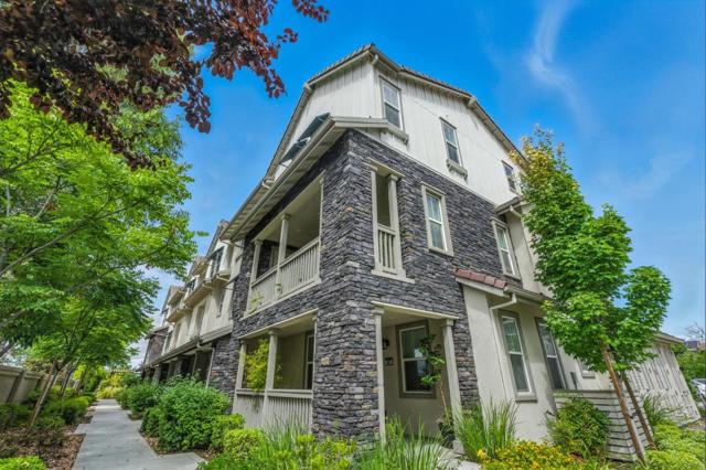 577 Hollow Falls, Fremont CA: https://media.crmls.org/mediaz/9798bf63-b8e8-49db-a266-e55df395e65e.jpg
