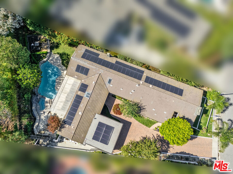 https://media.crmls.org/mediaz/9798ca1c-b236-44cd-afa8-c3e06d778f54.jpg?preset=X-Large