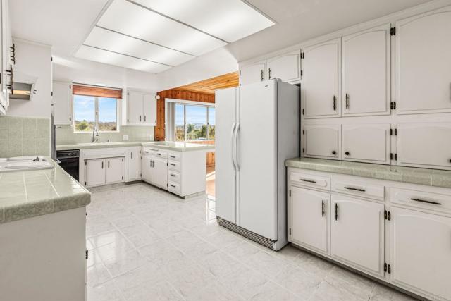 3925 Rogers Rd, Spring Valley CA: https://media.crmls.org/mediaz/97995097-a7b8-4767-9ad6-928faf7e687c.jpg