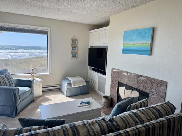 101 Shell Drive, Watsonville CA: https://media.crmls.org/mediaz/979afeaf-dc21-4b36-a361-c46686f40ba9.jpg