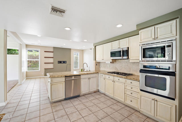 1365 La Culebra Circle, Camarillo CA: https://media.crmls.org/mediaz/979b5345-5e44-4faa-8e5d-64a7923a720a.jpg