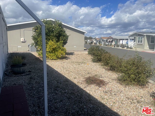 5001 W Florida Avenue, Hemet CA: https://media.crmls.org/mediaz/979b61cd-29c9-442c-8d94-f22e3589a612.jpg