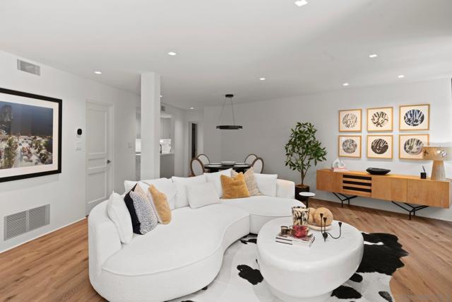 8121 Camino Del Sol, La Jolla CA: https://media.crmls.org/mediaz/979b6a6e-a57a-4f7e-97e6-3addaeedc4de.jpg