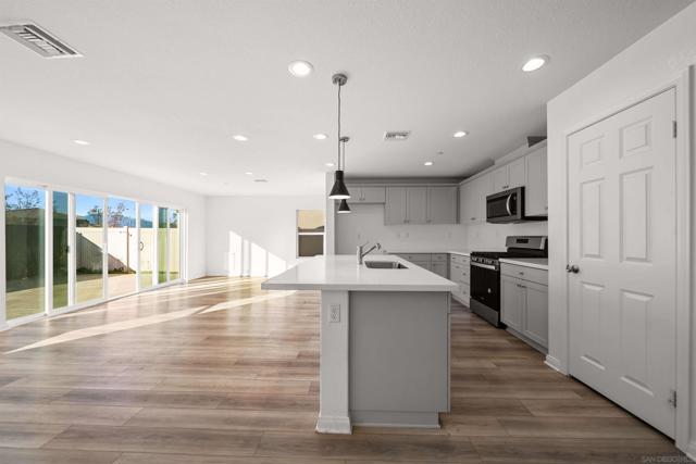 20075 Sanquinella Cir, Riverside CA: https://media.crmls.org/mediaz/979b734d-df17-4dfb-9da8-844bd9932c07.jpg