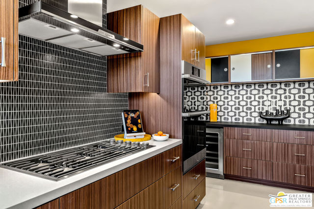 2455 S Via Lazo, Palm Springs CA: https://media.crmls.org/mediaz/979b78b5-4b92-40a0-989e-e3284aef2555.jpg