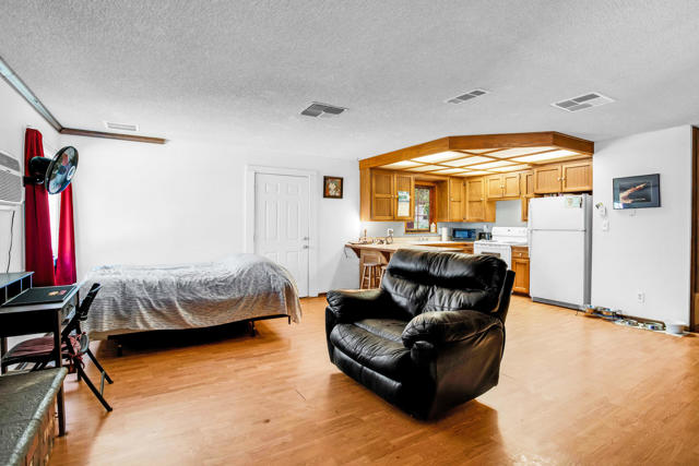 55540 Shannon Road, Landers CA: https://media.crmls.org/mediaz/979b78bb-b2ea-45b0-8243-2e63500e58fd.jpg