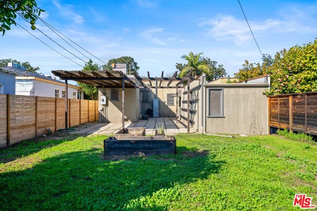 3000 Finch Street, Los Angeles CA: https://media.crmls.org/mediaz/979b96e3-79be-4581-8c08-50d528bf715a.jpg