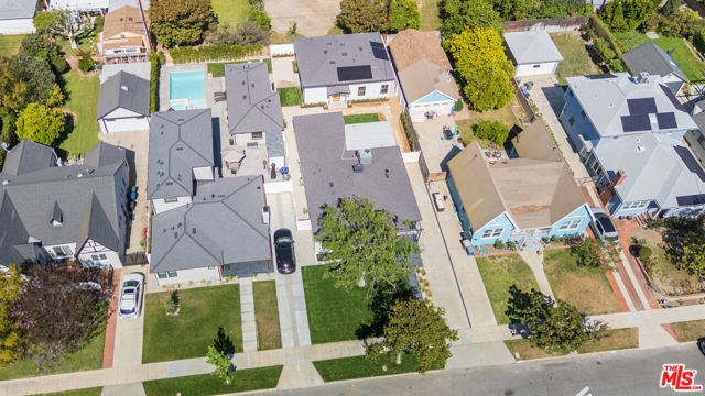 824 N Lima Street, Burbank CA: https://media.crmls.org/mediaz/979bbc02-8cd7-44c4-902c-7f9d1cb6807a.jpg