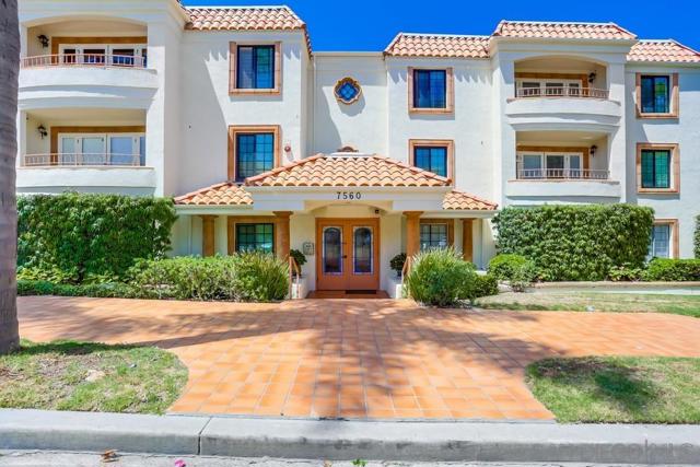 7560 Eads Ave, La Jolla CA: https://media.crmls.org/mediaz/979c20ce-d41f-4b31-9b46-e208096a5ee2.jpg