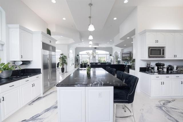 733 CLAYBURN CT, Alpine CA: https://media.crmls.org/mediaz/979c4094-be16-46c3-9cc8-64eb7d63165b.jpg