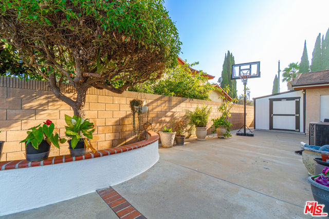 7637 Brunache Street, Downey CA: https://media.crmls.org/mediaz/979c5723-ada7-498b-8279-bf276765f175.jpg