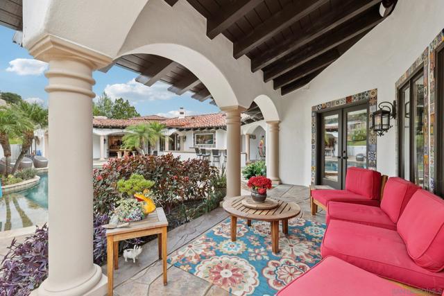 13371 Summit Cir, Poway CA: https://media.crmls.org/mediaz/979c8873-6010-408a-b821-bfa0a4d8713e.jpg