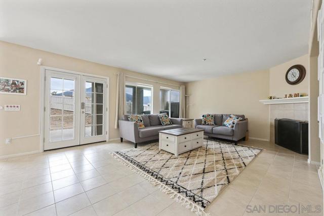 2176 Pointe Pkwy, Spring Valley CA: https://media.crmls.org/mediaz/979c8ca6-c1d1-4c65-89b1-91bceb19a1b6.jpg