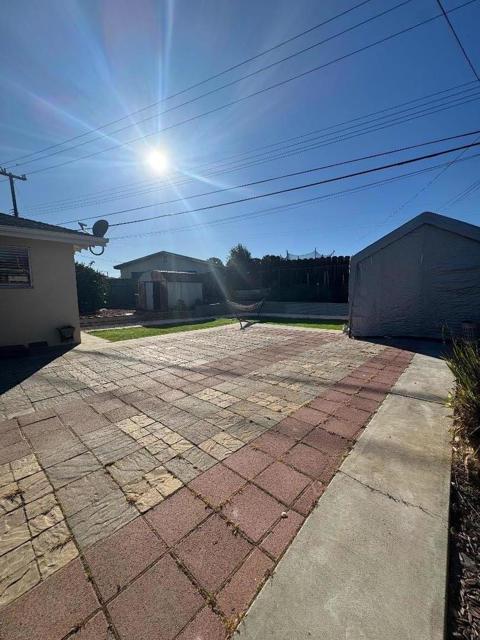 1121 Granada Avenue, Salinas CA: https://media.crmls.org/mediaz/979c9c40-5b09-4c4d-8106-99e656219b1a.jpg