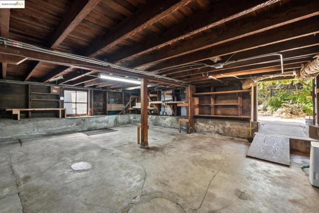 6521 Herzog St, Oakland CA: https://media.crmls.org/mediaz/979cb18f-66f7-4b75-9ac1-543c3cb1a6bc.jpg