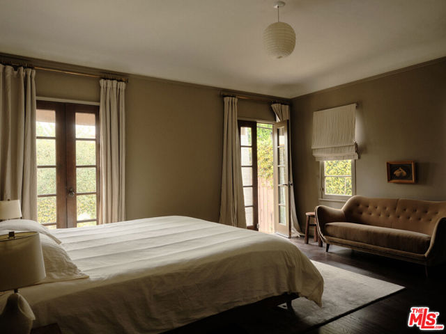 337 N Croft Avenue, Los Angeles CA: https://media.crmls.org/mediaz/979ce39d-20a1-4c3f-a9dc-1c4b10fb5887.jpg