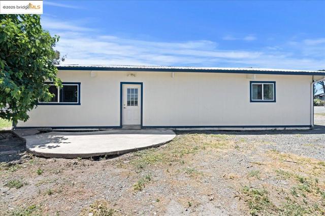2325 Taylor Rd, Bethel Island CA: https://media.crmls.org/mediaz/979dc819-c085-4c35-b18d-576bd5b69ea2.jpg