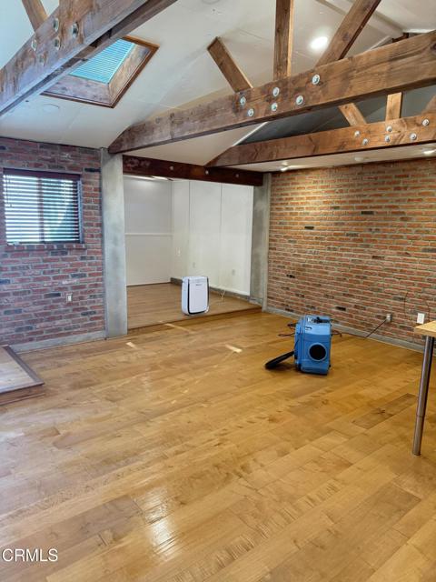 1755 1/2 Morada Place, Altadena CA: https://media.crmls.org/mediaz/979e096e-51ac-4e24-8e1d-24f4374f9d9c.jpg