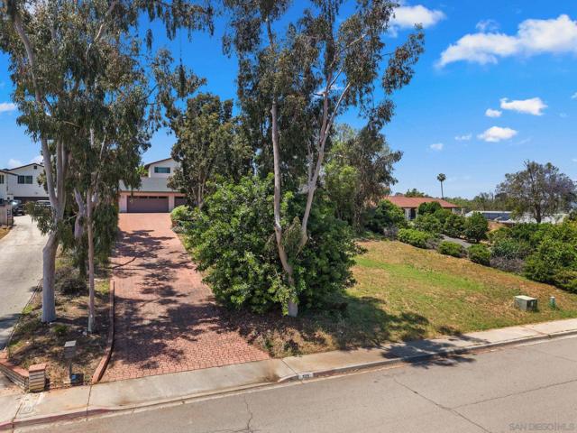 925 Moody Dr, Escondido CA: https://media.crmls.org/mediaz/979e1a0b-0163-4b8b-98c8-1e8813b744e1.jpg