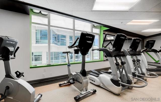 1080 Park Blvd, San Diego CA: https://media.crmls.org/mediaz/979eaed6-8a88-4e48-a64b-783cf7da114a.jpg