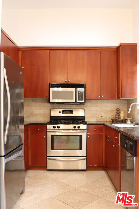 4332 Whitsett Avenue, 5 photo 7