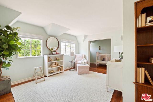 143 S Muirfield Road, Los Angeles CA: https://media.crmls.org/mediaz/97a01b76-af08-484c-813f-c6bfc7016c37.jpg