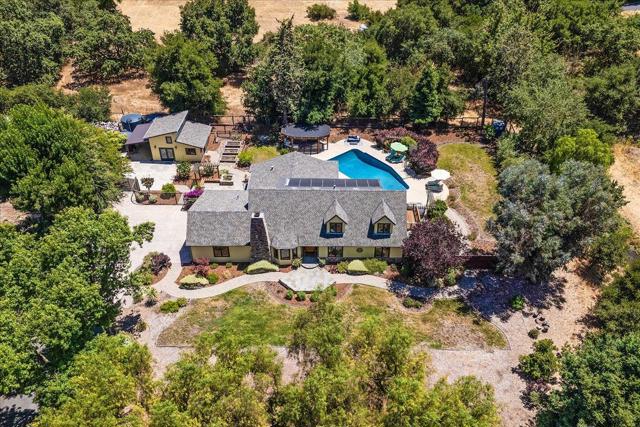 21400 Tierra Grande Court, San Jose CA: https://media.crmls.org/mediaz/97a09930-0058-45df-b55d-ec312a928ece.jpg