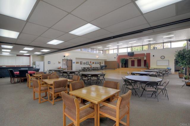 5116 Weymouth Way, Oceanside CA: https://media.crmls.org/mediaz/97a187cb-55ff-4346-a060-711f856cae38.jpg