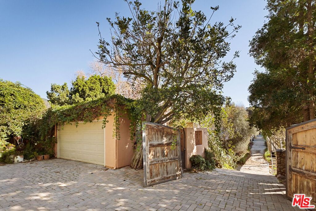 5863 Bonsall Drive