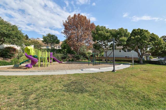 339 La Purisma Way, Oceanside CA: https://media.crmls.org/mediaz/97a234ab-f010-4d58-ac15-b2ec396c4f29.jpg
