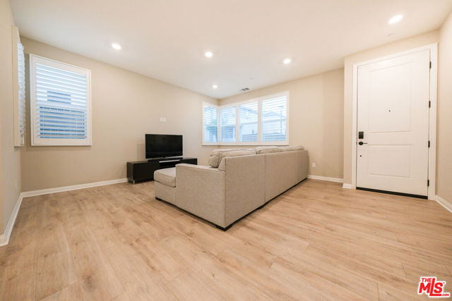 1681 Whitmore Loop, Chula Vista CA: https://media.crmls.org/mediaz/97a26cfd-c4f1-45dd-b91a-69836635b441.jpg