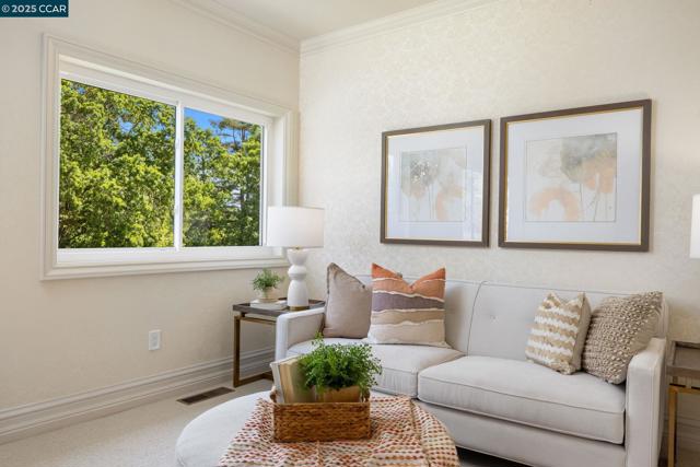 2398 Ironwood Pl, Alamo CA: https://media.crmls.org/mediaz/97a2944e-0c19-4e4f-ad75-311f8d3c74e7.jpg