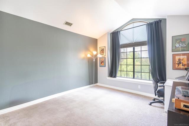 4514 La Canada, Fallbrook CA: https://media.crmls.org/mediaz/97a2eb31-42f4-4181-a077-91adc7261669.jpg