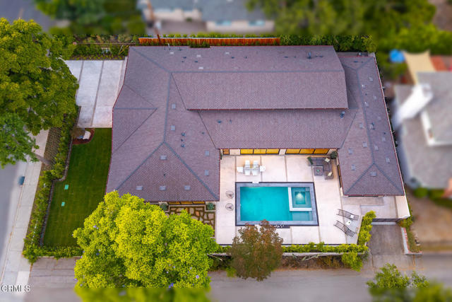 4828 Oakwood Avenue, La Canada Flintridge CA: https://media.crmls.org/mediaz/97a30255-86fc-45b8-b5cf-0b92721fd2b5.jpg